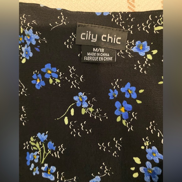 City Chic Plus Size Short Sleeve Dress - Picture 4 of 5